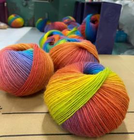 Autumn and Winter hot-selling style: 100% wool rainbow thread in stock